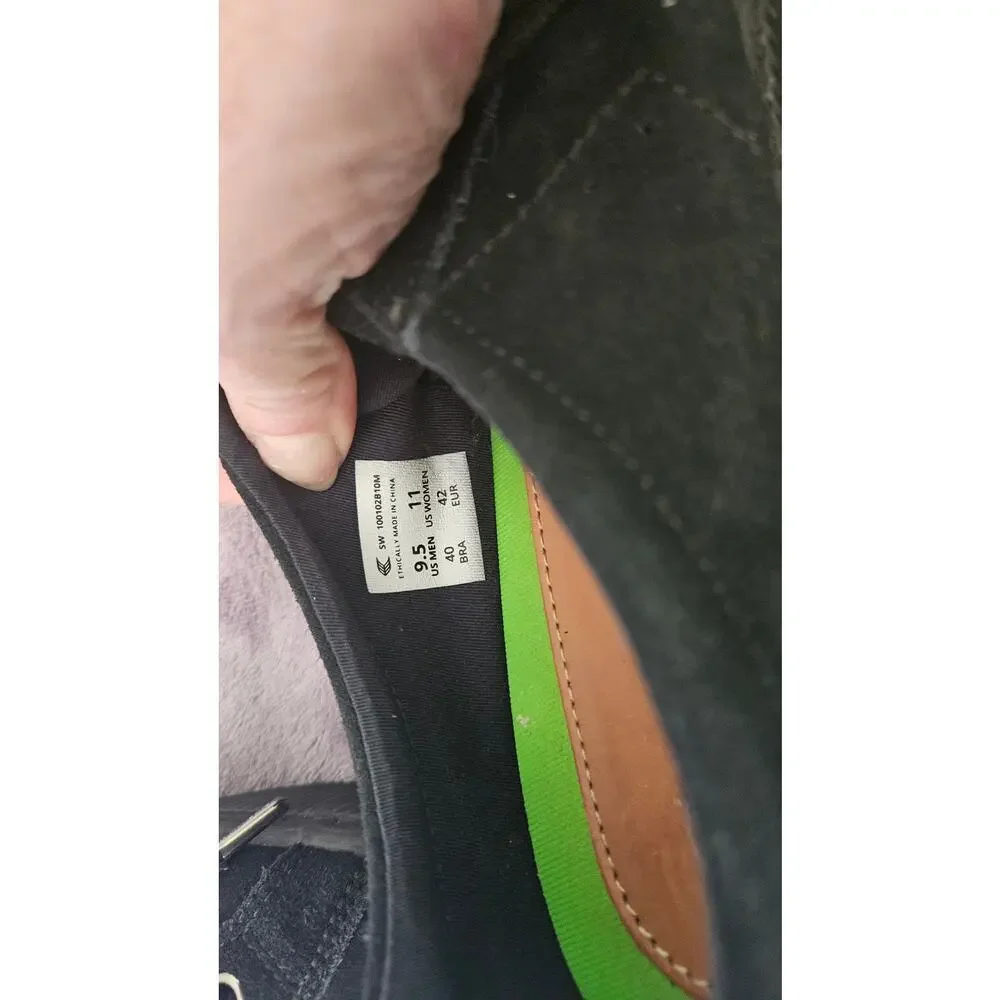 Cariuma Oca Low All Black Suede Sneakers,  Unisex‎ M9.5/W11 *$105